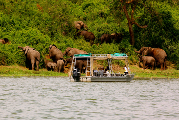 Mweya Safari Lodge: Kazinga Channel