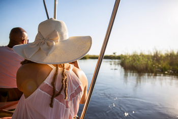 Namushasha River Villa: Gast beim Bootsausflug