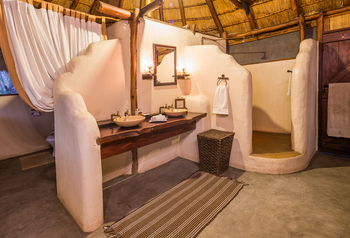 Nanzhila Plains Camp: Gästebad