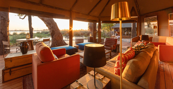 Shinde Footsteps Shinde Footsteps: Lounge