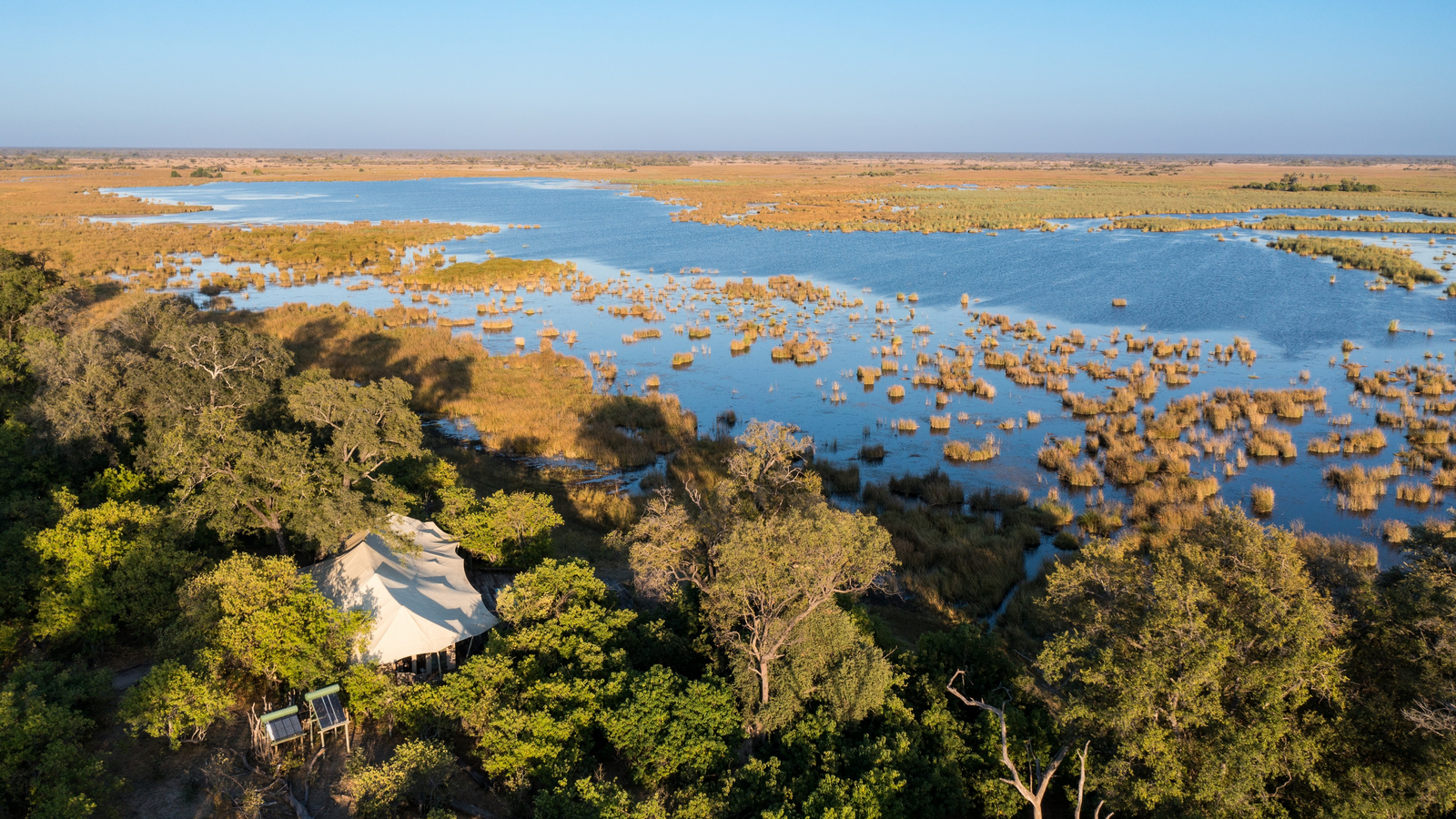 The Dhow Suite at Zarafa The Dhow Suite at Zarafa: Sümpfe vor der Suite