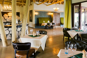 Etosha Oberland Lodge Etosha Oberland Lodge: Perspektive im Speisesaal
