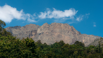 Koroi Forest Camp: Berge