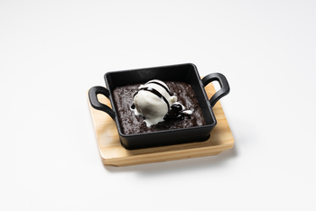 Meru Vann: Eiscreme auf Brownie