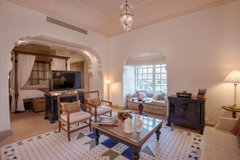 The Oberoi Rajvilas: Luxury Villa - Sessel und Sofas