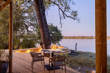 Victoria Falls River Lodge Victoria Falls River Lodge: Villa - Lage am Ufer