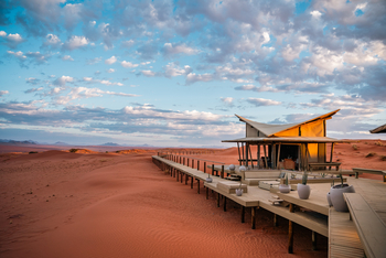 Wolwedans Desert Lodge: Open-Air Lounge am Stegende