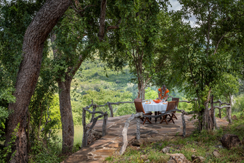 Beho Beho Camp: Esstisch im Außenbereich