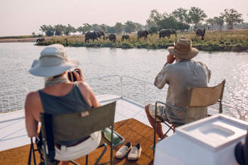 Classic Zambia Safaris Classic Zambia Safaris: Motorbootexkursion