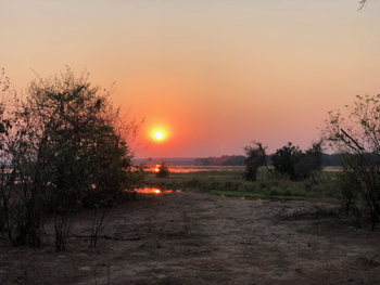 Classic Zambia Safaris Classic Zambia Safaris: Sonnenaufgang über dem Sambesi
