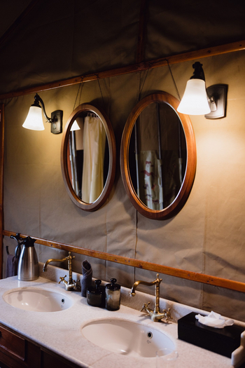 Elewana Sand River Masai Mara Camp Elewana Sand River Masai Mara Camp: Doppelwaschtisch