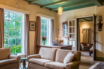 Karen Gables: Lounge