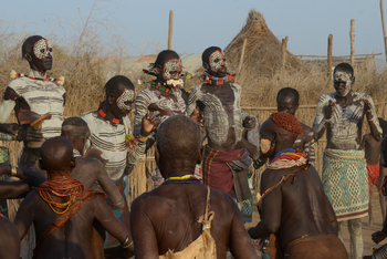 Lale's Camp: Stammeskultur - Kara