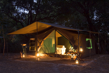 Luangwa Bush Camping Luangwa Bush Camping: Zelt mit Vordach