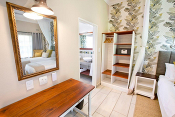 Pioneers Victoria Falls: Spiegel und Schrank