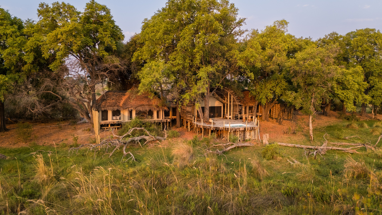 Sitatunga Private Island Suite Sitatunga Private Island Suite: Lagunenseite mit Pooldeck