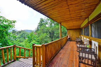 Buhoma Lodge: Privater Balkon