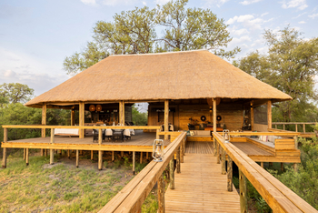 Camp Khwai: Reetgedecktes Hauptgebäude