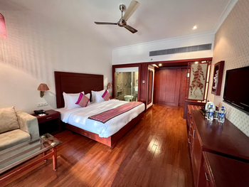 Chandela: Deluxe Room