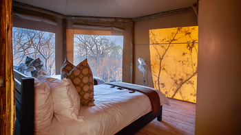 Ghoha Hills Savuti Lodge Ghoha Hills Savuti Lodge: Bett mit Kissen