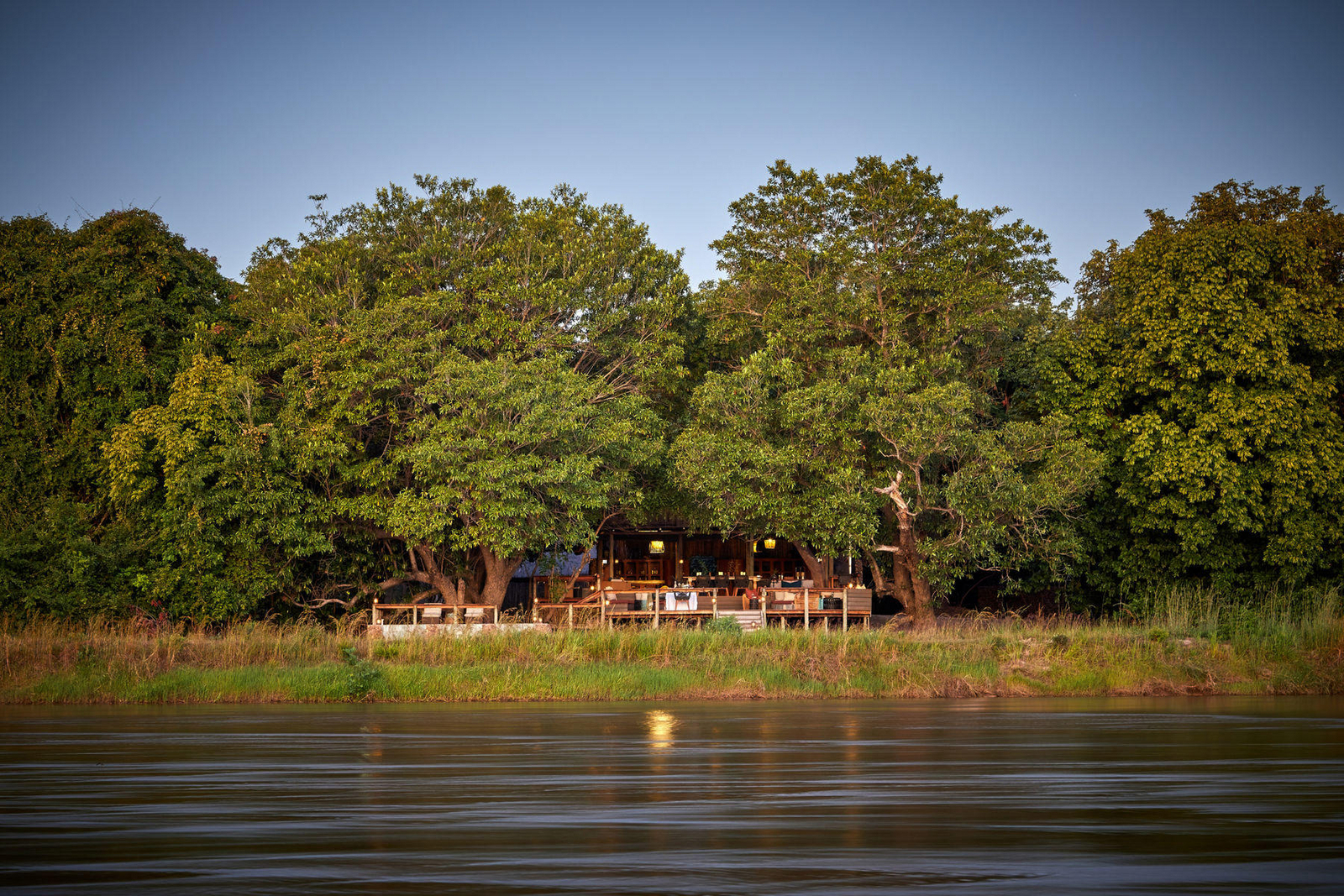 Kapamba Bushcamp Kapamba Bushcamp: Lage am Flussufer