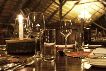 Mbali Mbali Soroi Serengeti Lodge: Weingläser