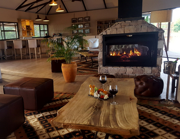 Old Drift Lodge: Kamin