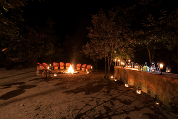 Paatlidun Safari Lodge: Bonfire