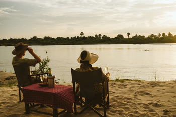 Rufiji River Camp: Sundowner am Wasser