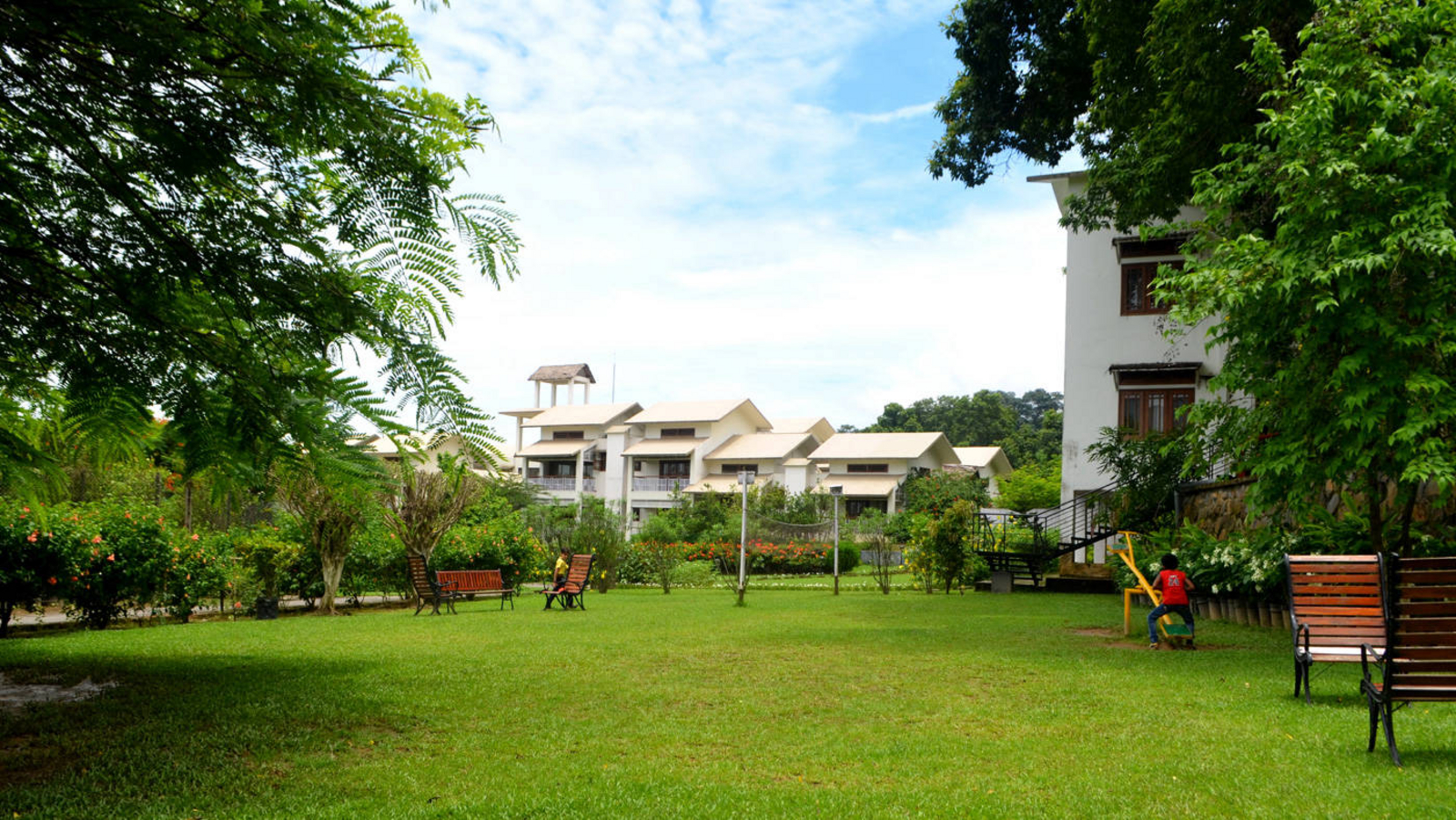 IORA The Retreat IORA The Retreat: Blick auf das Hauptgebäude