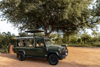 Elewana Tarangire Treetops: Van