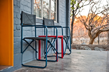 Etosha Safari Camp: Regieselles und Terrasse