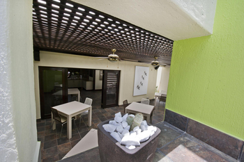 Galton House: Schattiger Innenhof