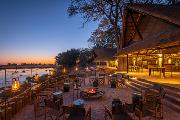 King's Pool Camp King's Pool Camp: Vor dem Hauptgebäude