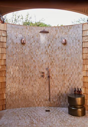 Laba Grumeti Art Lodge: Außendusche