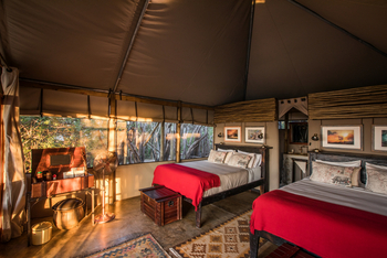 Meno A Kwena Camp Meno A Kwena Camp: Zwei Doppelbetten im Gästezelt