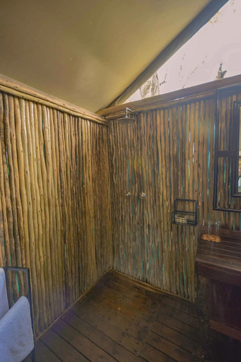 Mogogelo Camp Mogogelo Camp: Gästezelt - Bad