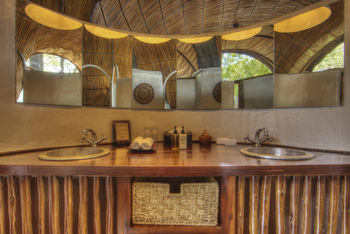 Okuti Camp: Doppelwaschtisch