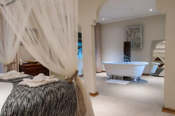 Bayete Guest Lodge Bayete Guest Lodge: Executive Honeymoon Suite