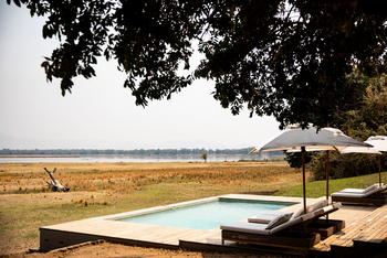 Chikwenya Camp Chikwenya Camp: Plunge Pool mit Naturblick
