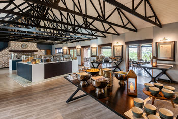 Etosha Safari Lodge: Buffet