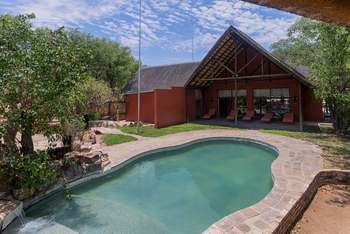 Hobatere Lodge: Swimming Pool