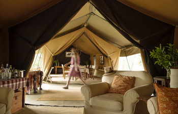 Serian Nkorombo Mobile: Loungezelt