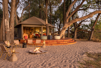 Shinde Footsteps Shinde Footsteps: Boma und Gemeinschaftszelt