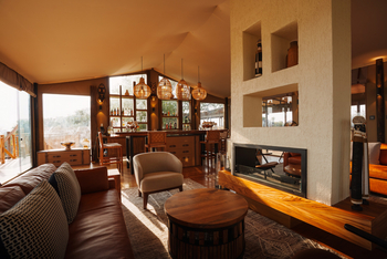 Warangi Ridge: Lounge mit Kamin