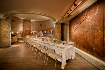 Angama Mara: Essbereich mit großem Esstisch