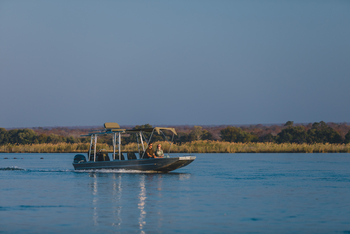 Classic Zambia Safaris Classic Zambia Safaris: Motorbootexkursion