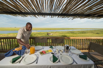 Muchenje Safari Lodge: Frühstück an der Ihaha-Anlegestelle