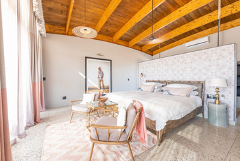 The Desert Grace: Sichtbalken über dem Bett