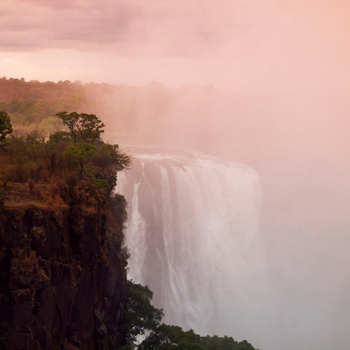 The Elephant Camp: Sprühnebel